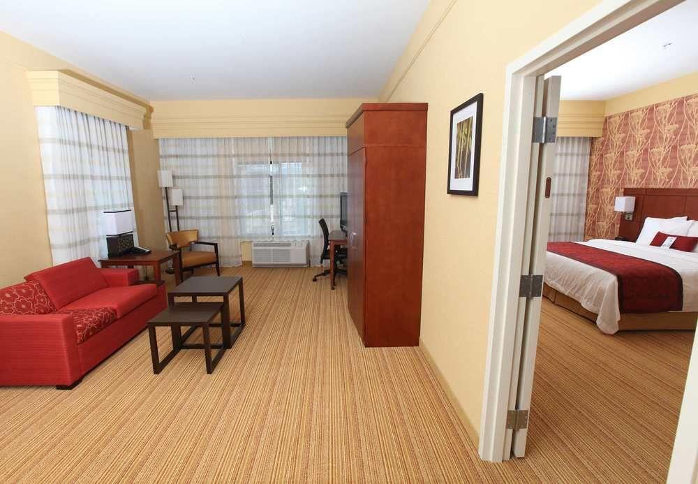 Courtyard Flagstaff Hotel Bagian luar foto